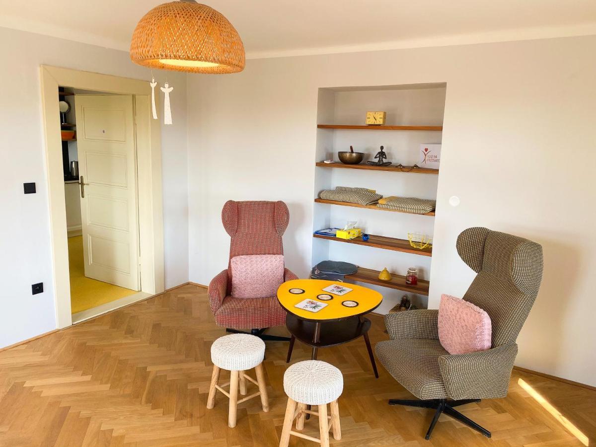 Appartement Knk Vibrant Central Spacious Hideaway à Hradec Králové Extérieur photo